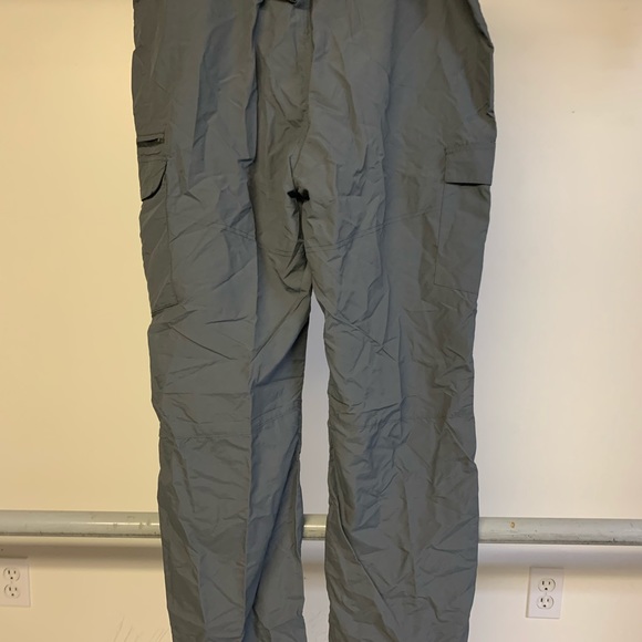 Men’s Cargo Solid Green Pants - Picture 3 of 4